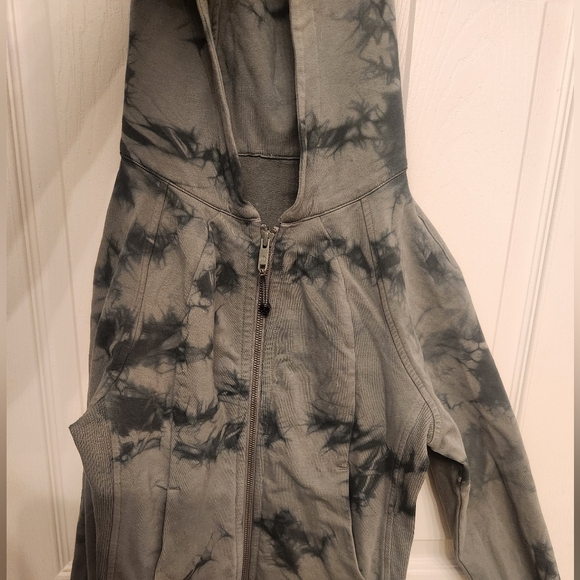 Lululemon Scuba Hoodie - full zipper - Picture 5 of 7